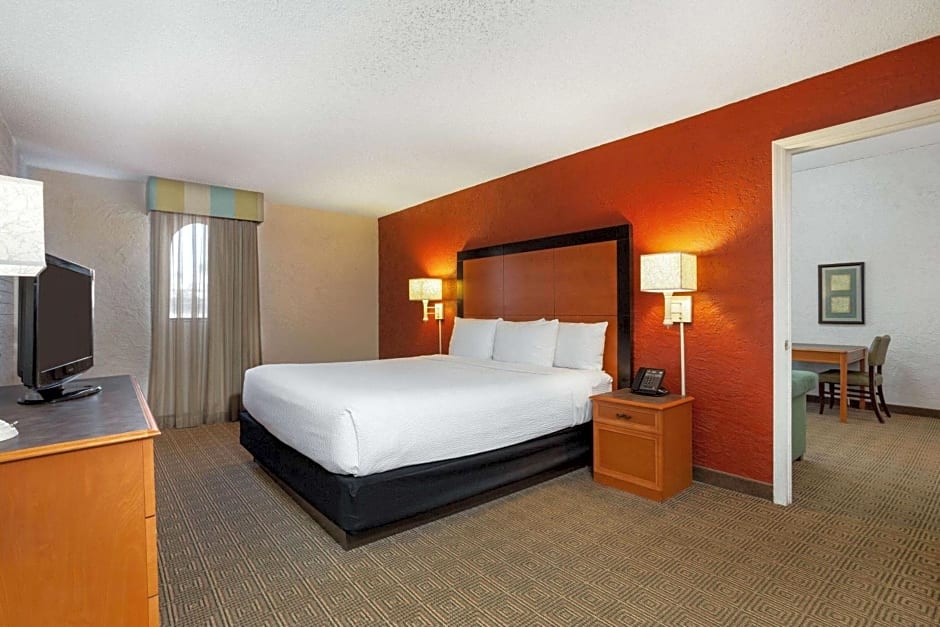 La Quinta Inn & Suites by Wyndham Tampa Bay Airport