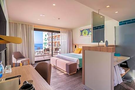 My Favorite Club Double Frontal Sea View with Bali bed