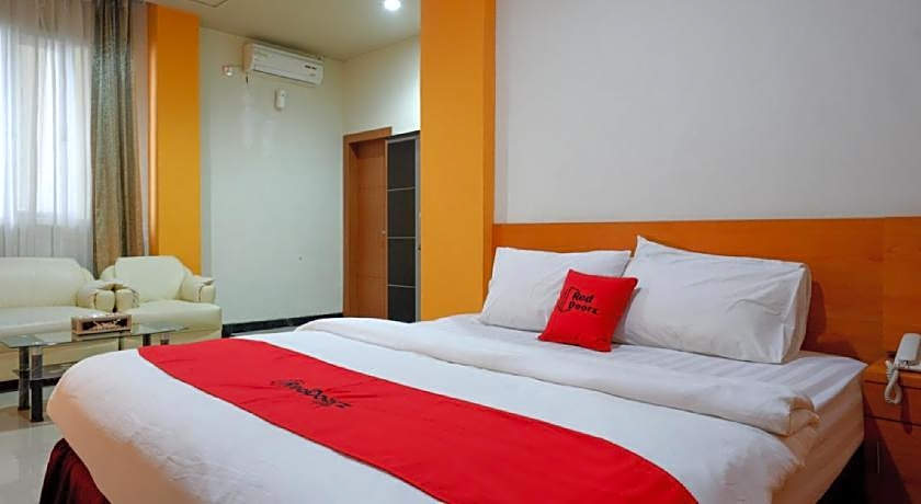 RedDoorz Plus @ Cameloan Hotel Palu