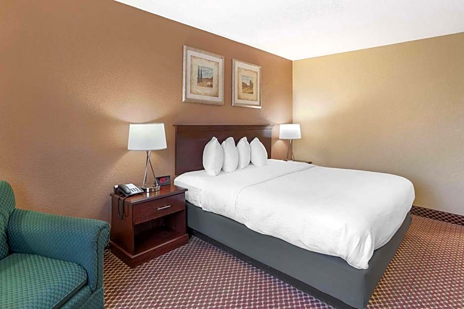 Quality Inn & Suites Bloomington University Area