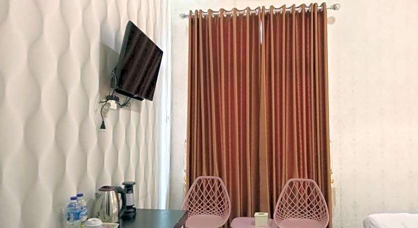 Urbanview Hotel Rifal Home Tegal