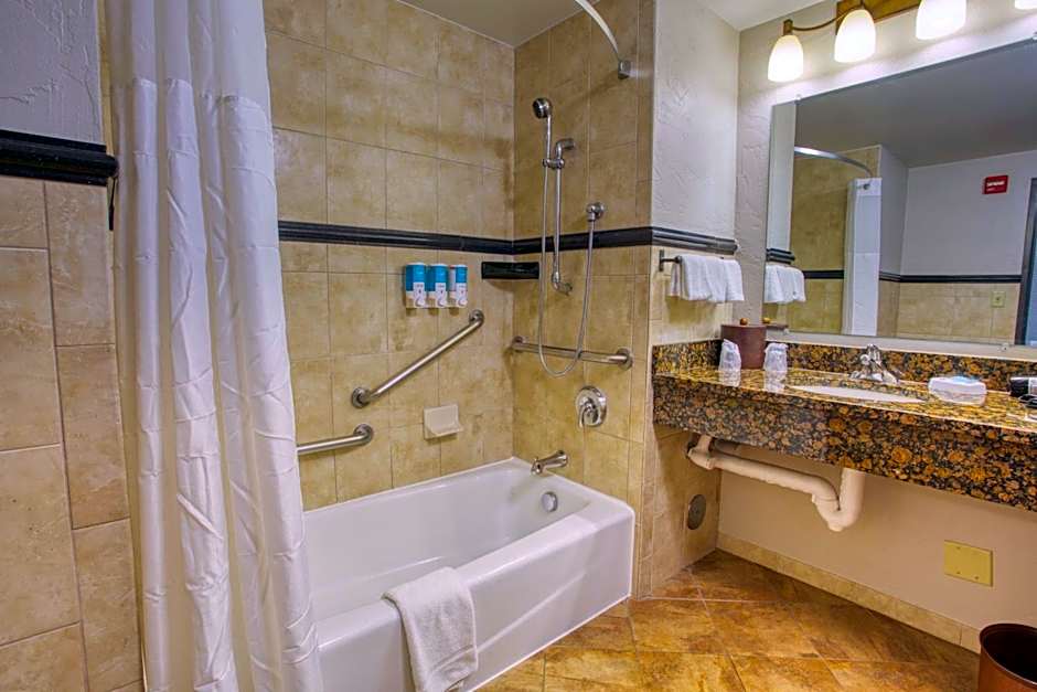 Drury Inn & Suites Near La Cantera