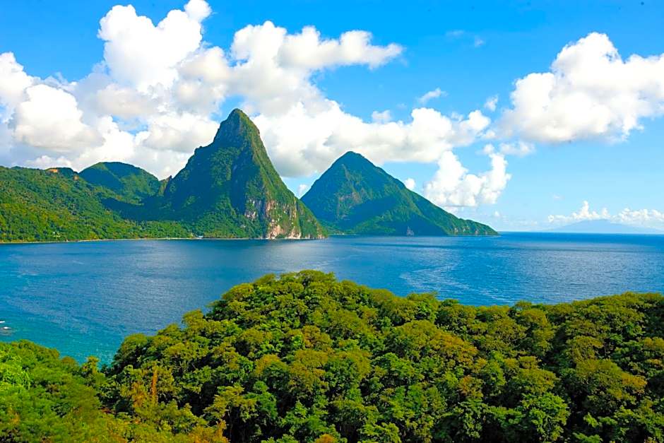 Jade Mountain Resort