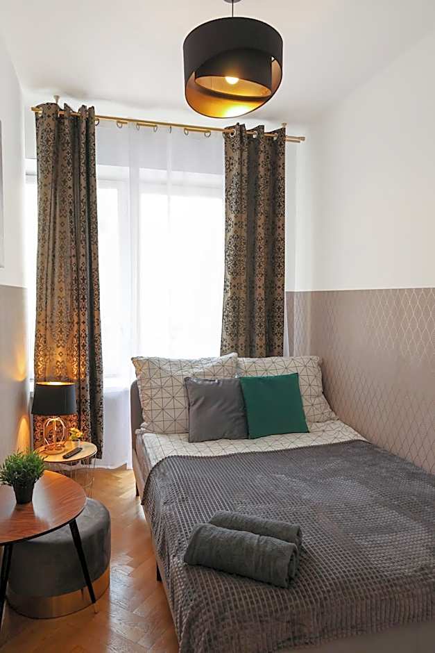 ClickTheFlat Three Crosses Square Apart Rooms