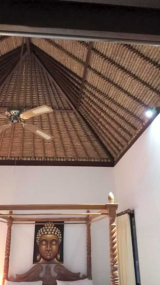 Jemeluk Beach Bungalows