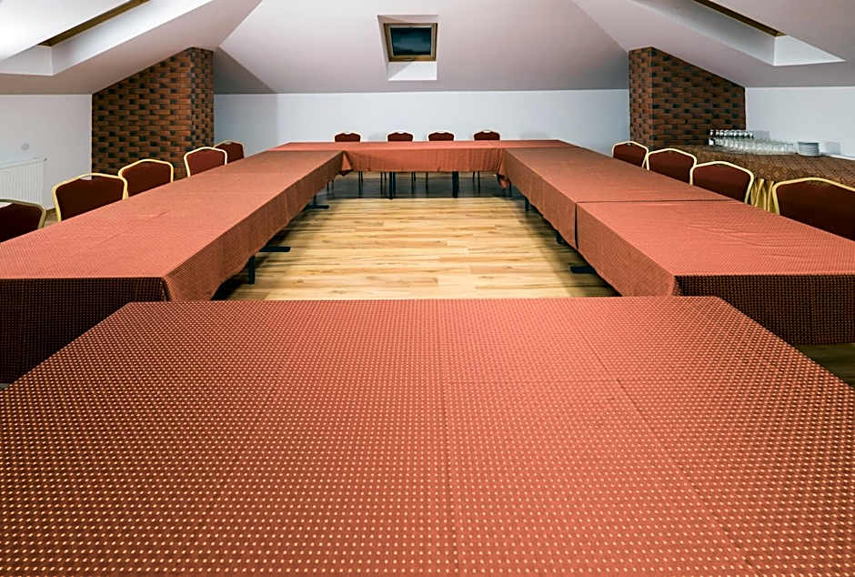 Dwór Ostoia