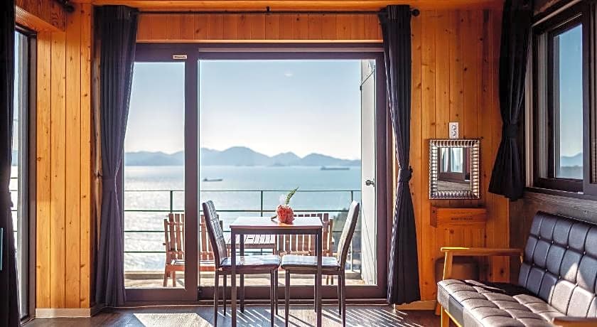 Whales Dream Pension