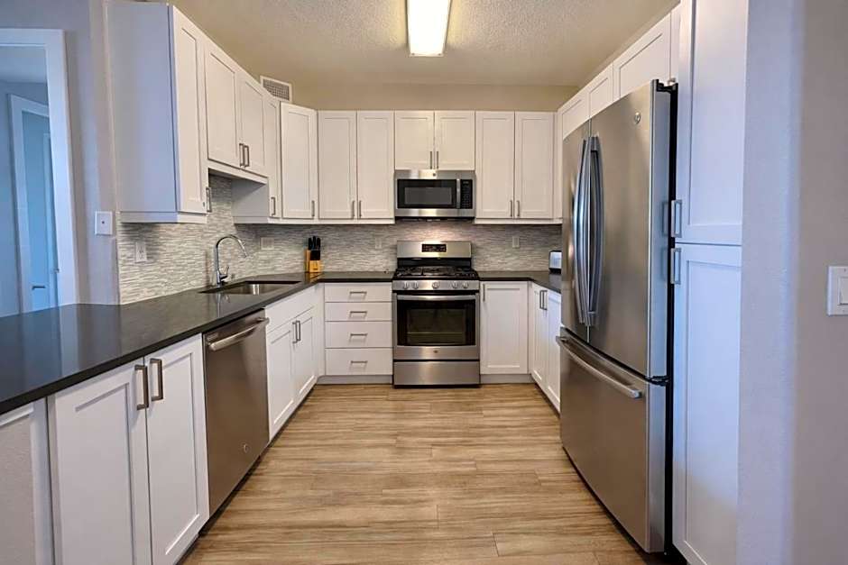 Spacious 2 Bedroom 2 Bathroom In Gated Community