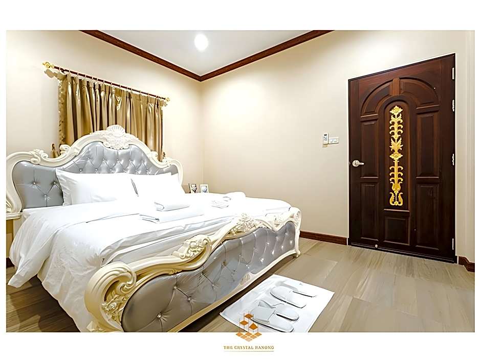 Photo 1 of 7 of 1 Queen Bed Suite