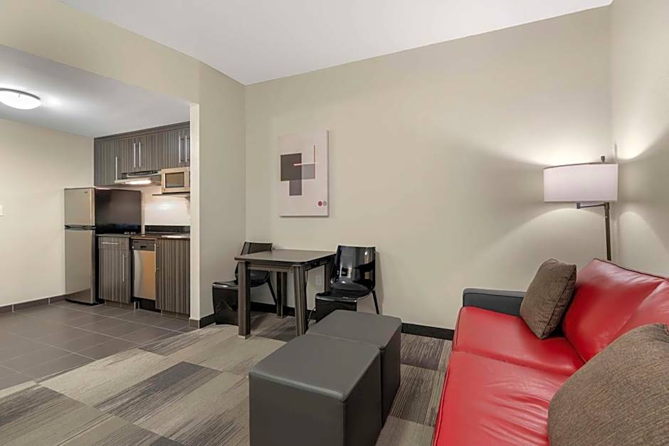 Best Western Plus Airport Inn & Suites