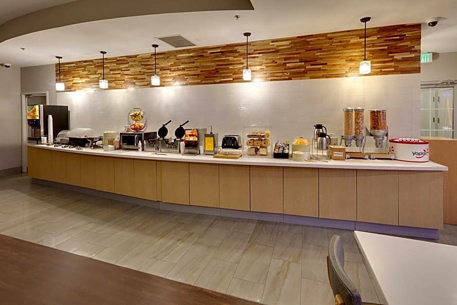 La Quinta Inn & Suites by Wyndham Dallas Love Field