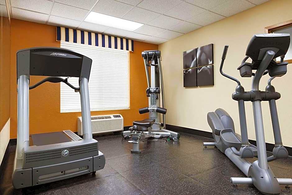 Country Inn & Suites by Radisson, Lexington, VA