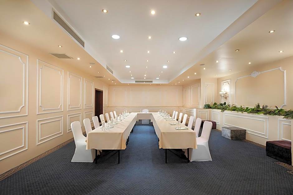 Holidays Express Hotel