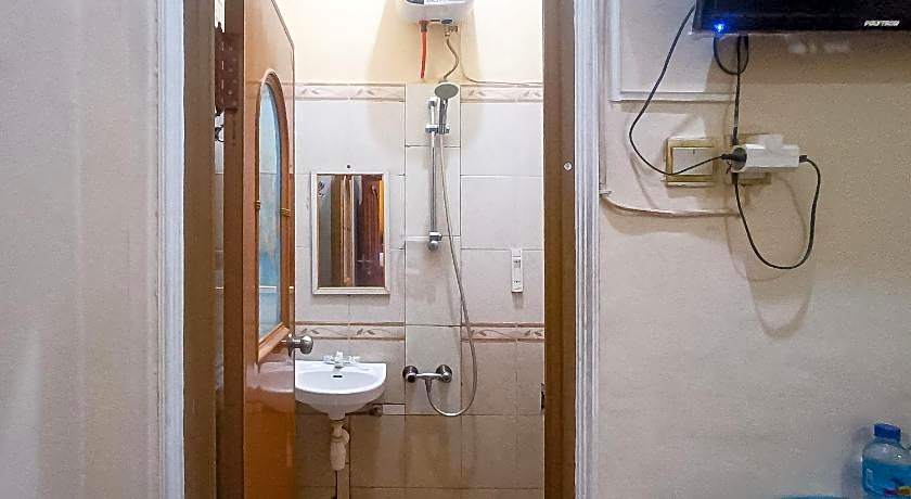 OYO 2848 Senaz Guesthouse