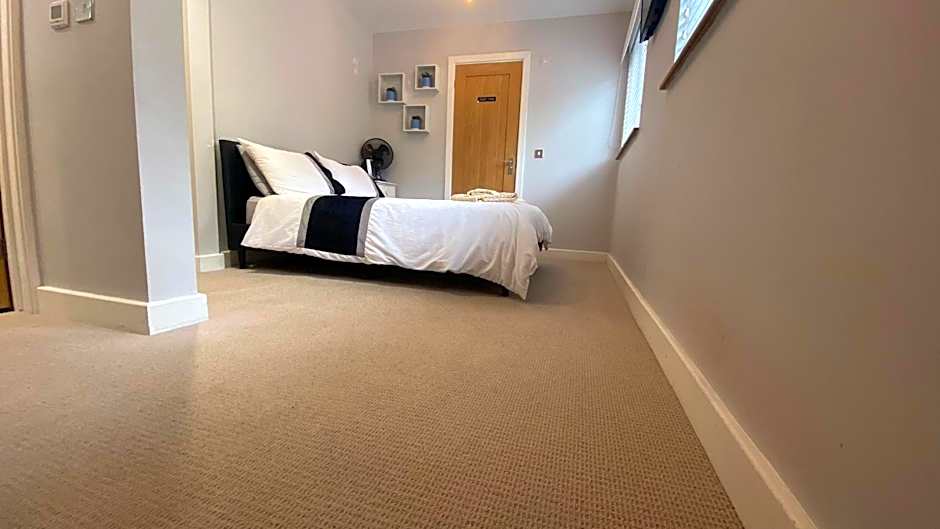 Deepcut Lodge Bed & Breakfast Self Service