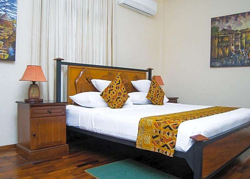 Coconut Grove Regency Hotel