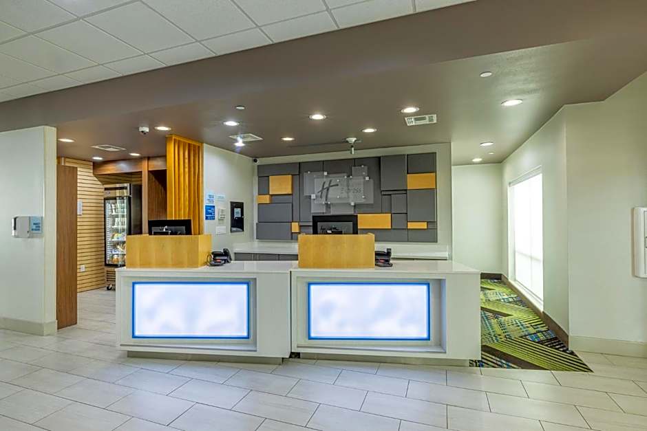 Holiday Inn Express and Suites Lindale By IHG