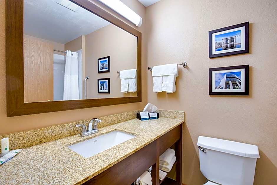 Quality Inn I-70 Near Kansas Speedway
