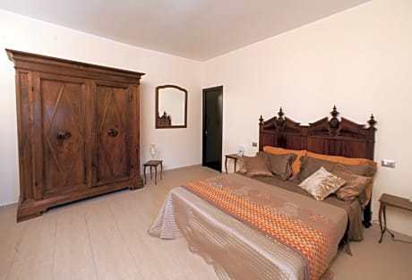 Double Room with Private External Bathroom