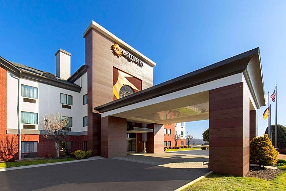 La Quinta Inn & Suites by Wyndham Loudon