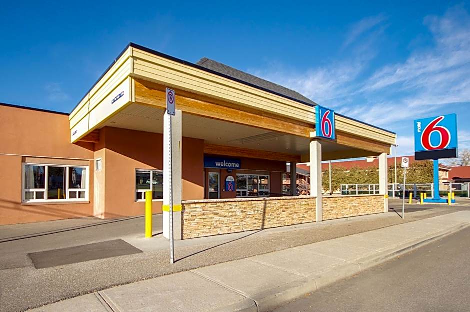 Motel 6-Lethbridge, AB
