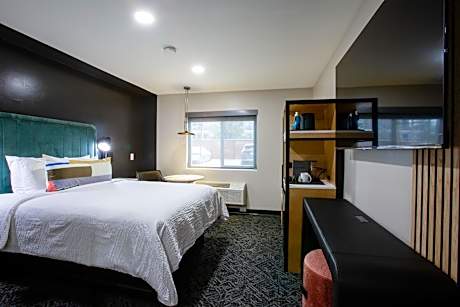 Standard King Room - Communications Accessible