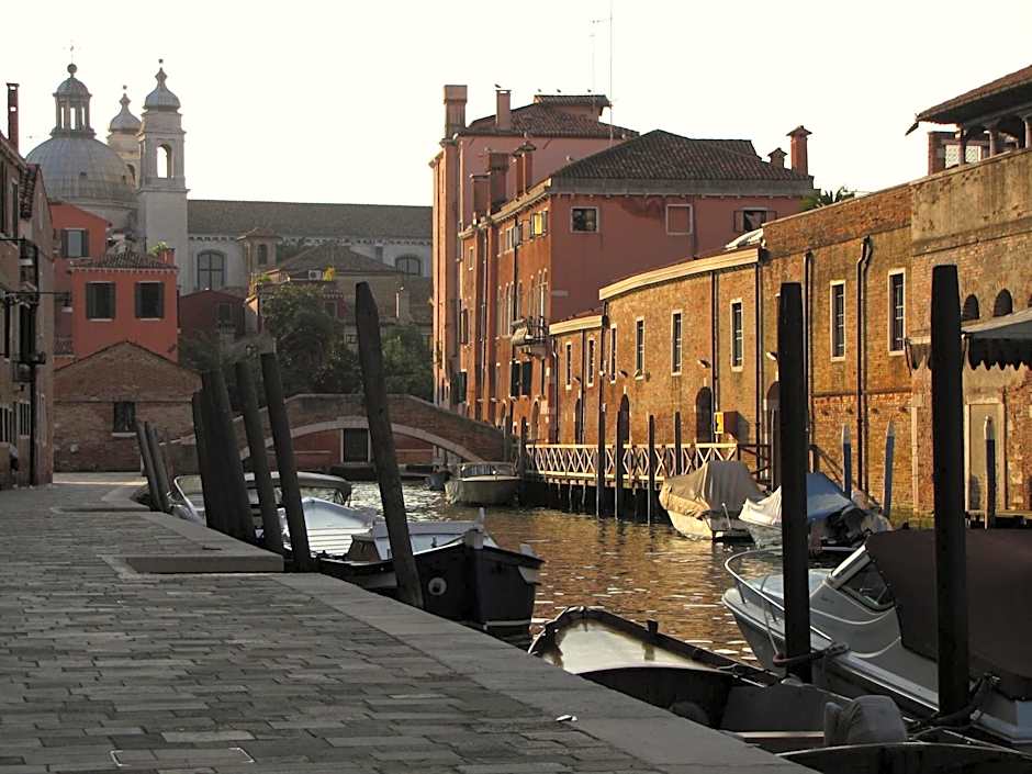 Ca' San Trovaso - 6 Rooms