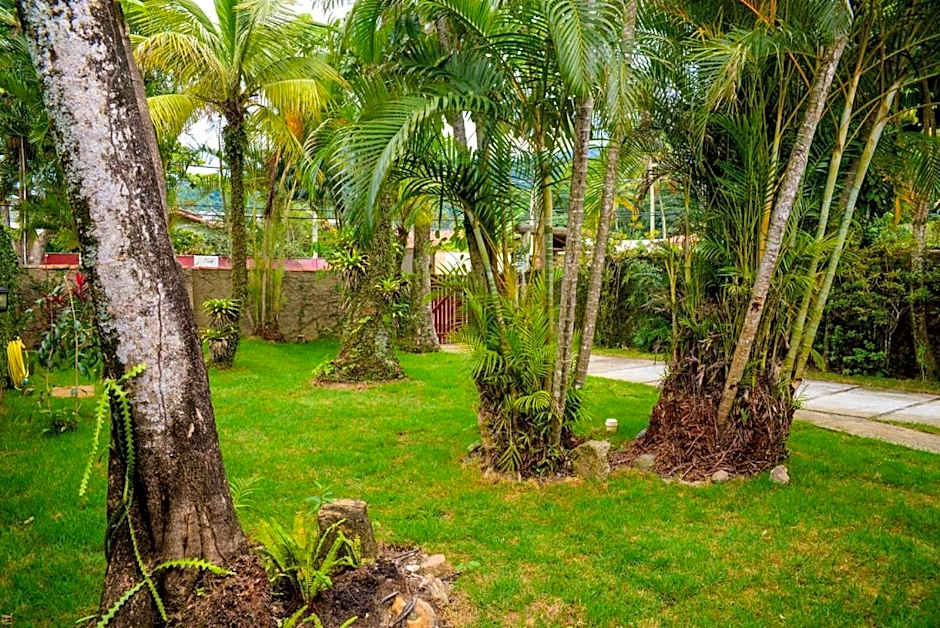 Otima casa c Wi Fi 8 min da praia Barequecaba SP