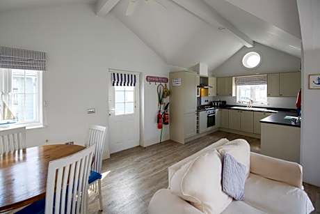 4 Berth Superior Beach House Pet Free