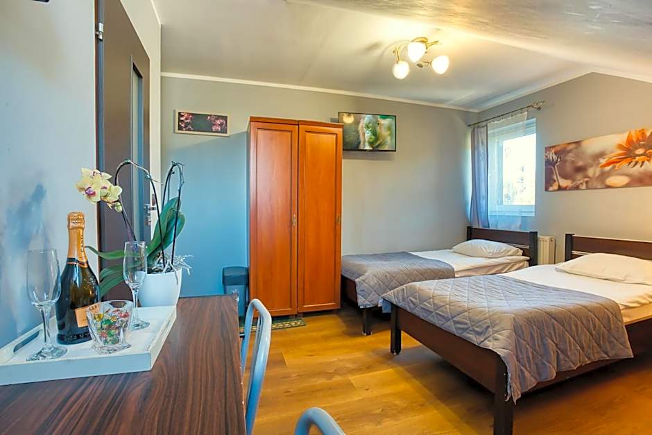 Zajazd Karłów Restauracja & Pokoje Gościnne
