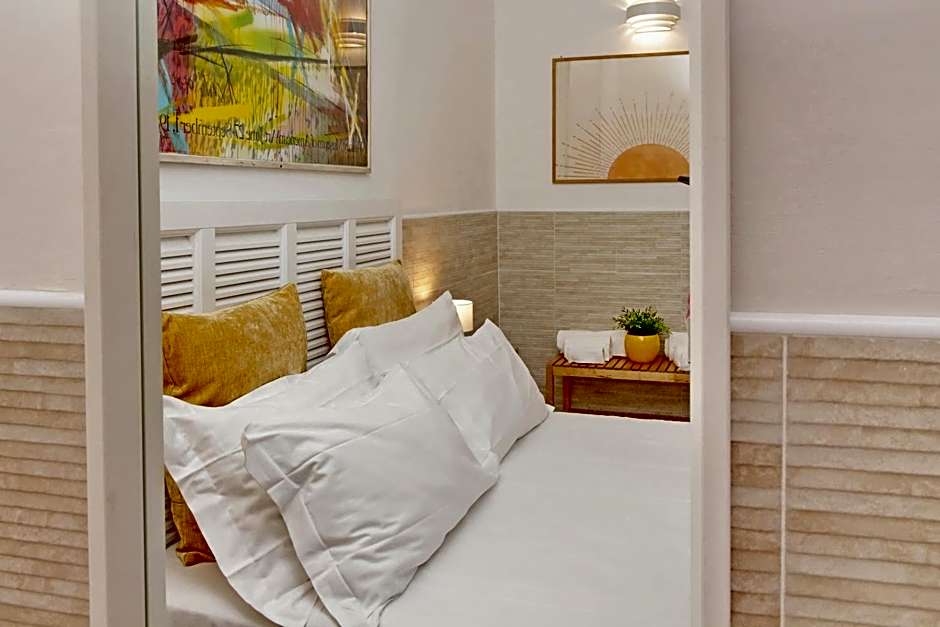 Opera Inn Suites - Rooms and Apartments