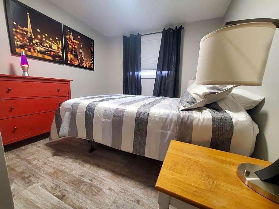 Central Private 1BR Apt. w/Free Prkg + Fast Wi-Fi