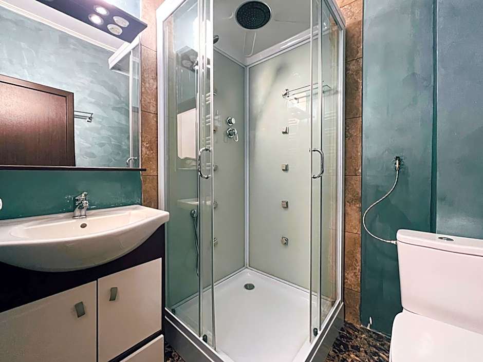 Suru Hotel & Restaurant