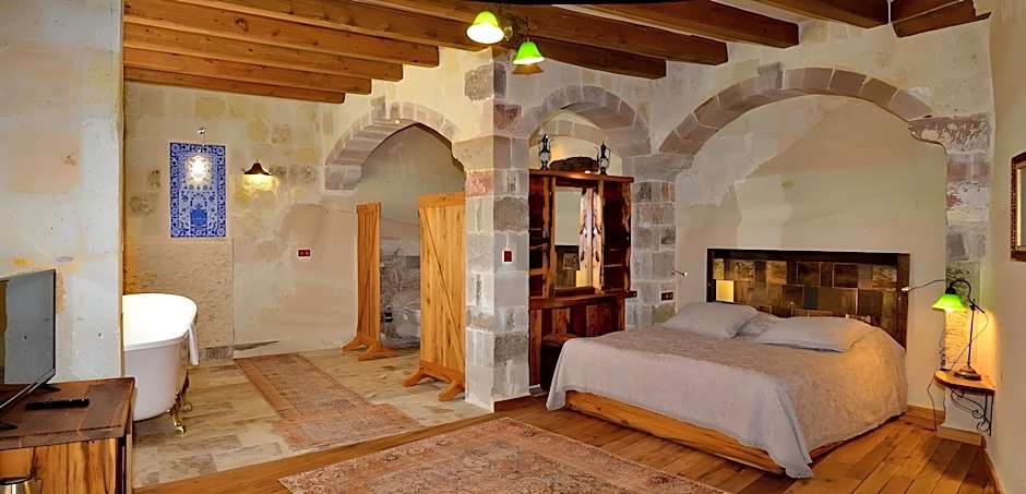 Seki Cave Hotel – Wake Up to Hot Air Balloons