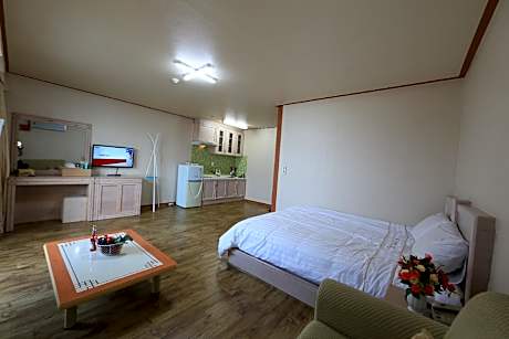 Deluxe Condo with Ondol Floor