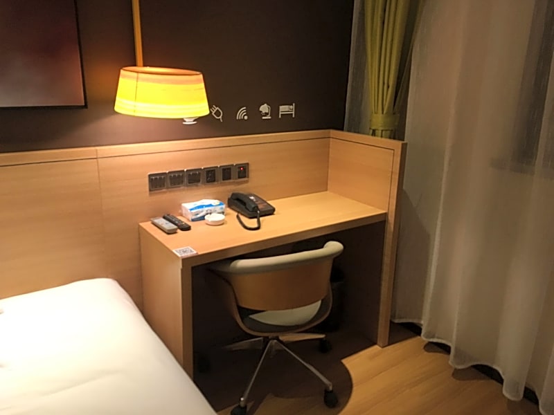 IU Hotel Yuncheng Tiaoshan Street High Speed Railway Station Branch