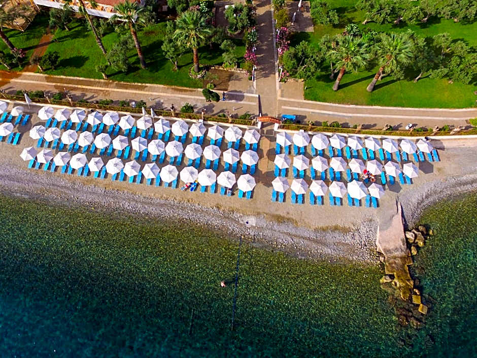 Calamos Beach Family Club