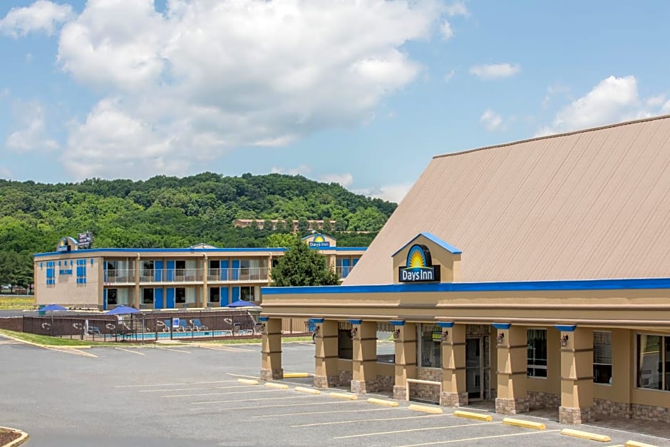 Days Inn by Wyndham Staunton South