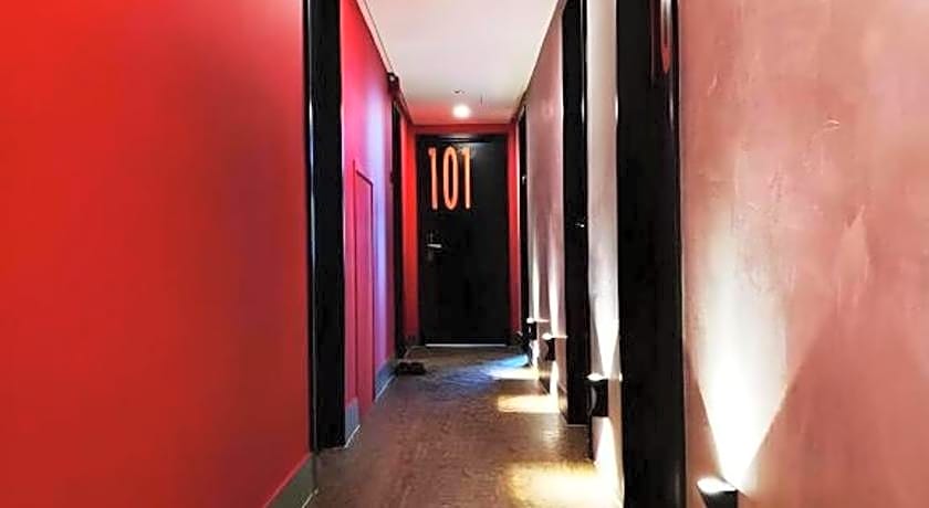 Monaco Boutique Hotel Kampung Air