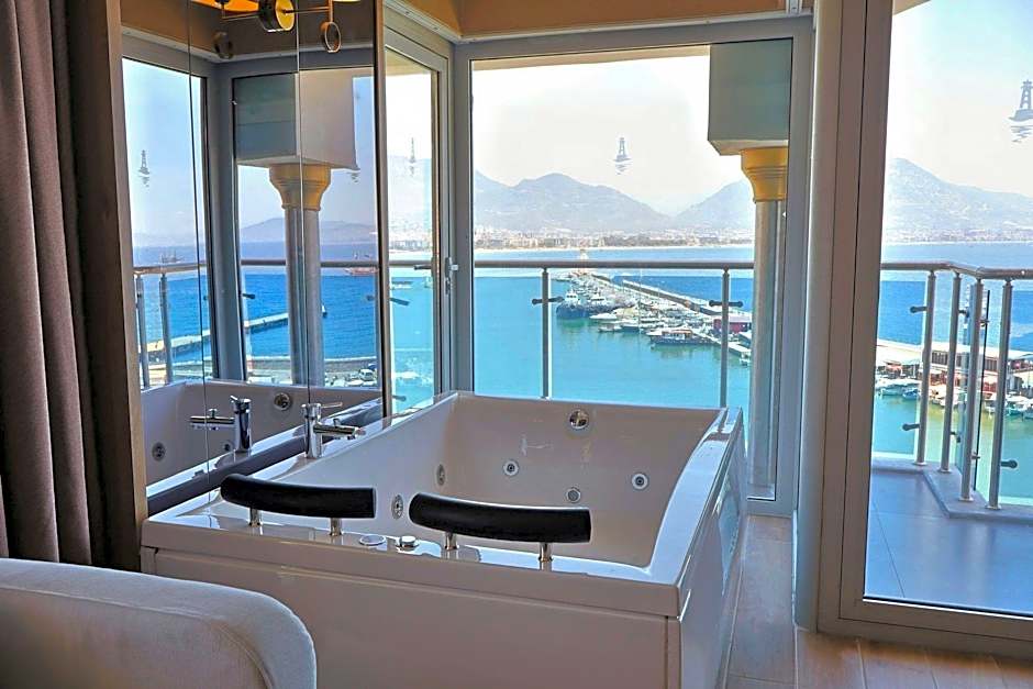 Numa Port Hotel
