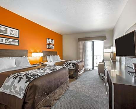 2 Queen Beds with Balcony - Non Smoking