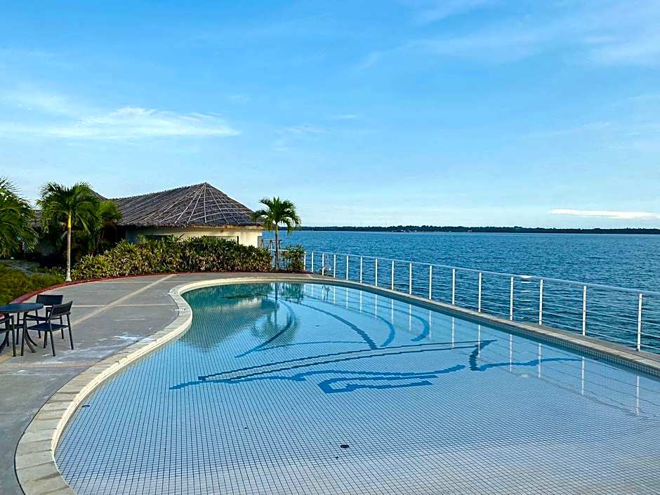 Doulos Phos The Ship Hotel