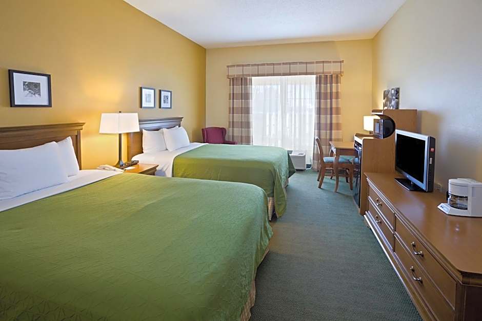 Country Inn & Suites by Radisson, Salina, KS