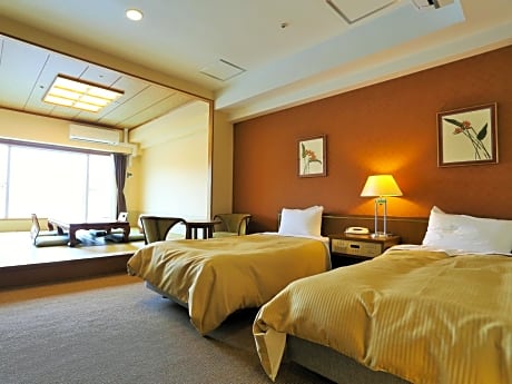 Room with Tatami Area - Smoking