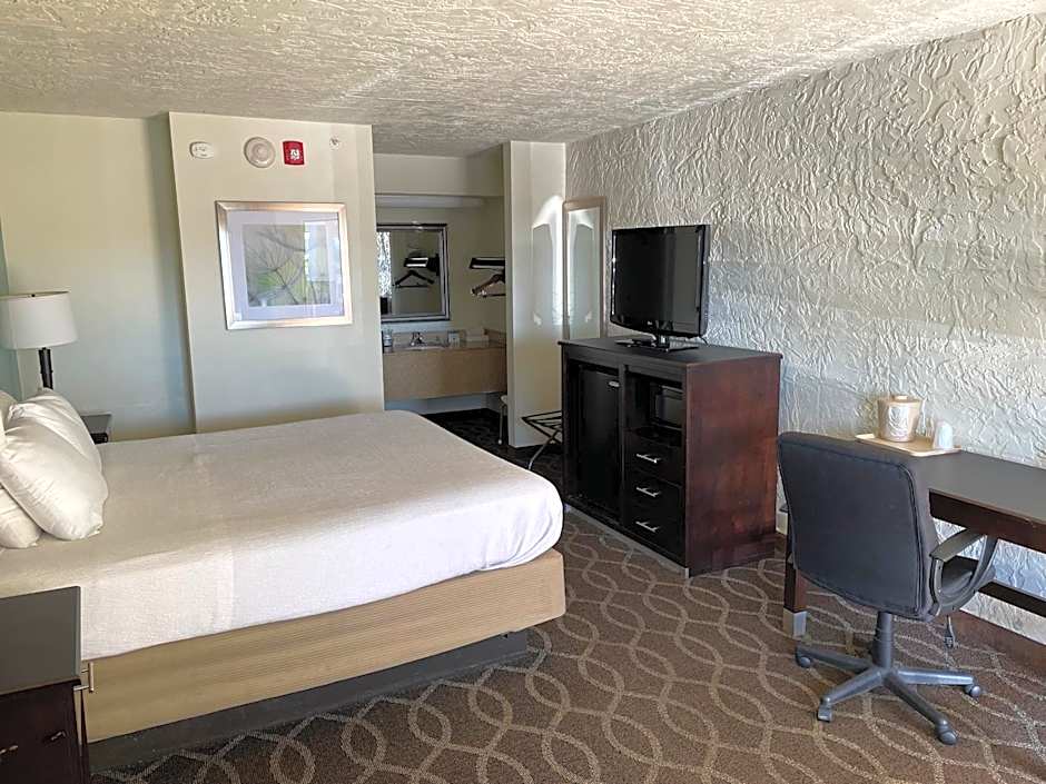 Quality Inn Clinton North