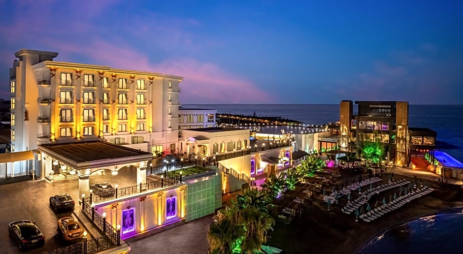 Les Ambassadeurs Hotel Casino&Marina
