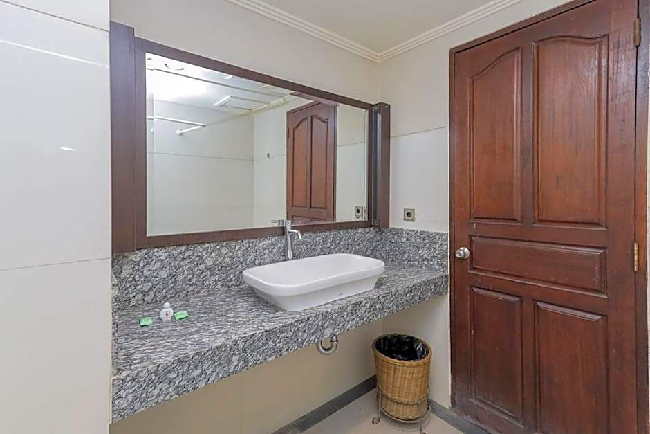 Urbanview Hotel Taman Suci Denpasar Bali