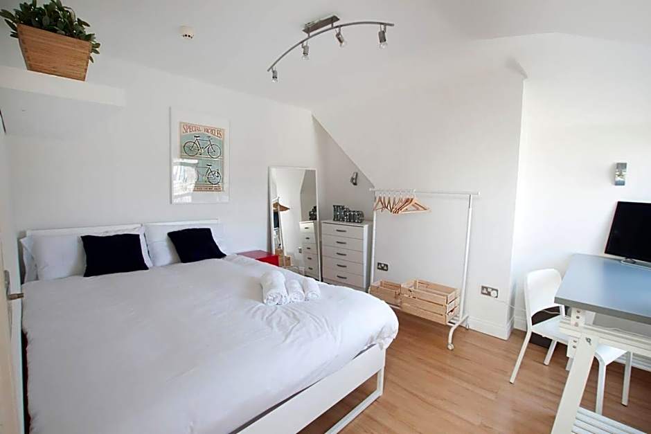 Tooting Broadway Studios & Rooms by PrimeCityHosts