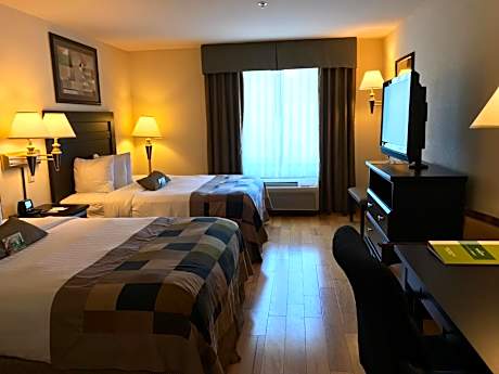 Queen Room with Two Queen Beds/Hardwood/Accessible/Non-Smoking