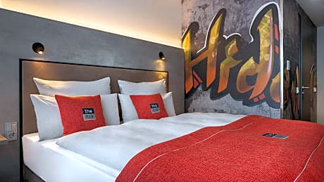 Standard Queen Room - Accessible